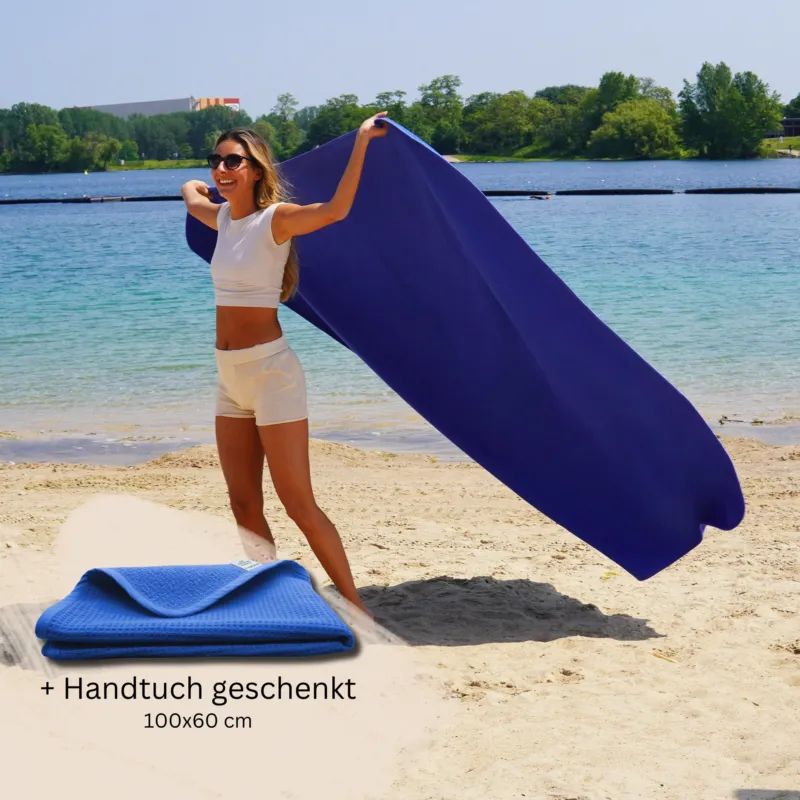 Strandhandtuch XL aus 100% Baumwolle • 145 x 200 cm • Azurblau – am Strand