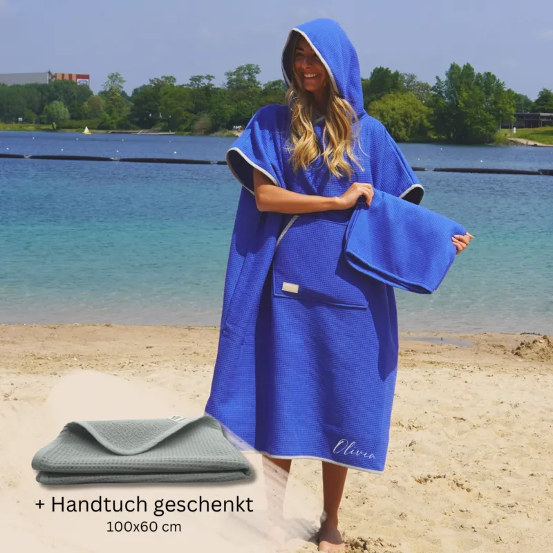 Poncho für Strand und Sauna • Azurblau – am Strand