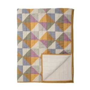 Tagesdecke Calira – Wendbarer Quilt mit geometrischem Muster